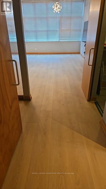 Photo du bâtiment - 188 Eglinton Ave E