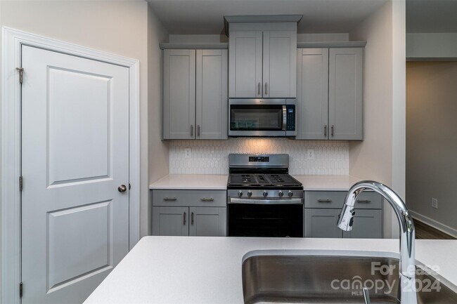Building Photo - 104 Overwatch Dr
