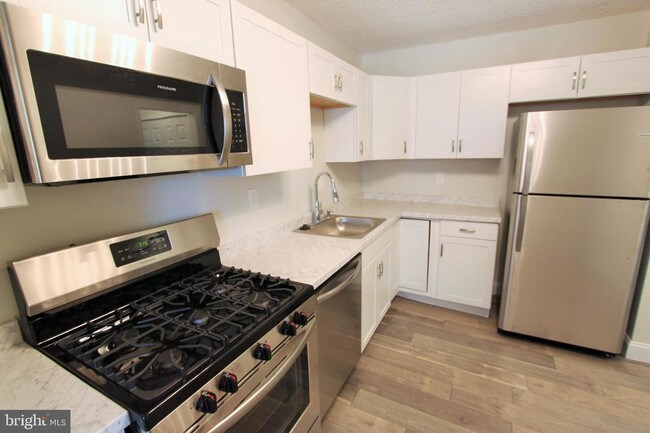 Building Photo - 3705 S George Mason Dr