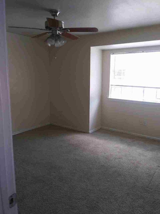 Building Photo - 844 Sagewood Trl