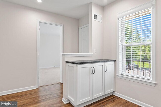 Building Photo - 106 Valley Stream Cir