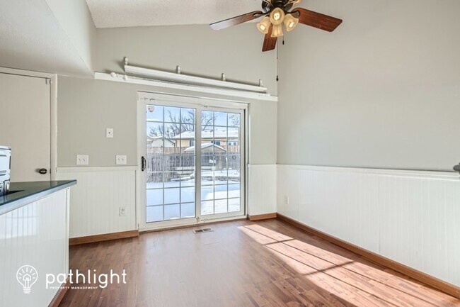 Foto del edificio - 8575 Dover Ct