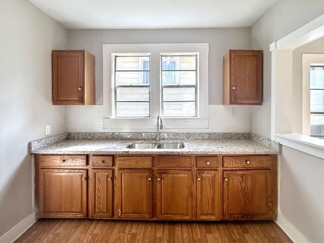 Building Photo - 1711 Center Way S