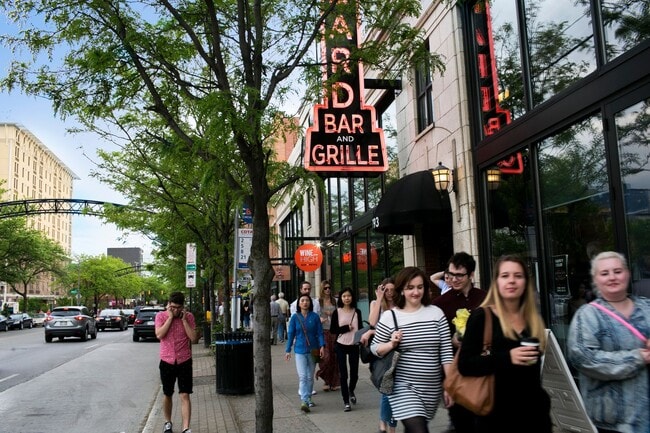 Interior Photo - 692 N High St