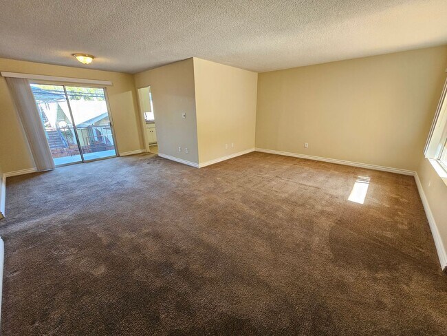 Foto del edificio - Great 2 Bedroom/2 Bath Condo in Alamitos B...