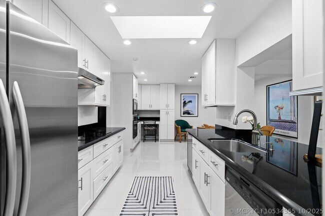 Foto del edificio - 326 Seven Isles Dr