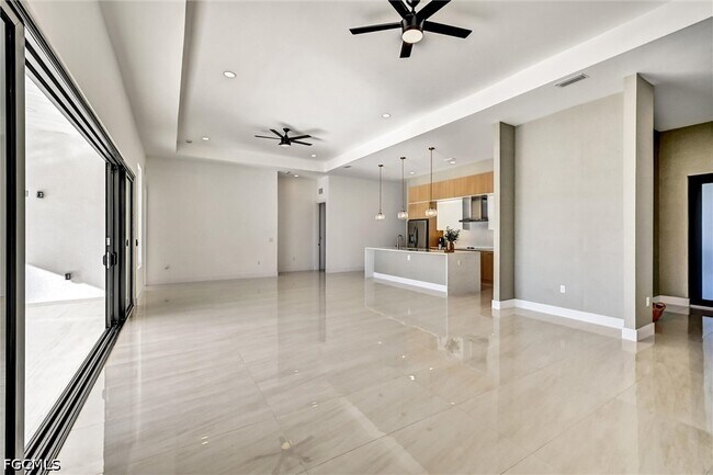 Foto del edificio - 2596 Surfside Blvd