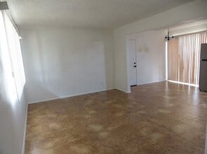 Building Photo - 1539 W Huntington Dr