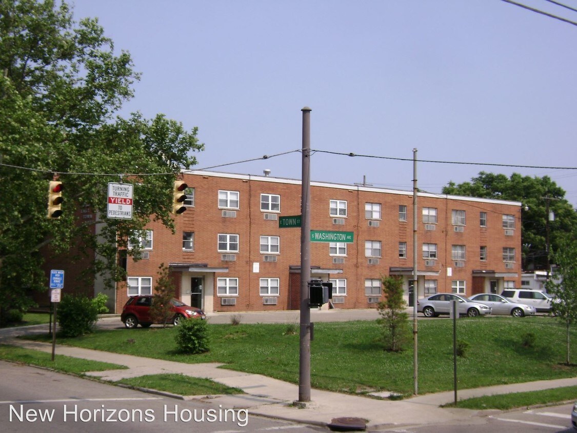 Primary Photo - 525E E Mound St