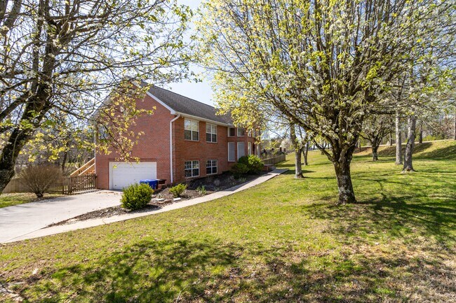 Building Photo - 170 Sweetgum Ln