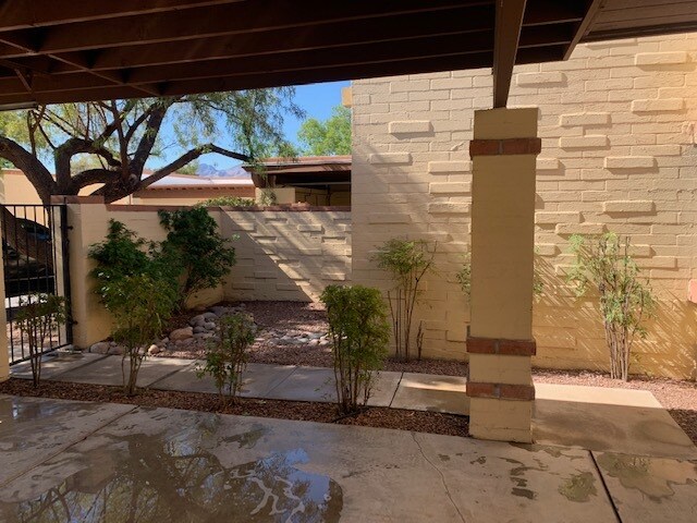 Foto del edificio - 8144 E Rivenoak Dr