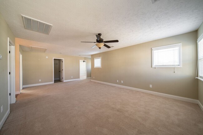 Foto del edificio - 1220 Cottage Pointe Ct