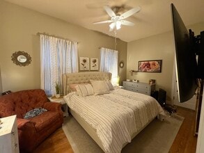 Building Photo - 940 S Cedar St