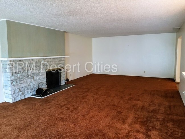 Foto del edificio - Charming Palm Desert Golf Course Condo