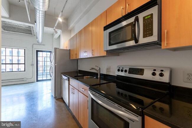 Building Photo - 412-26 S 13th St