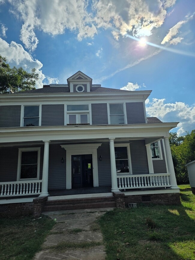 Building Photo - 140 Wylie St