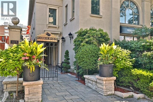 Building Photo - 415 Locust St