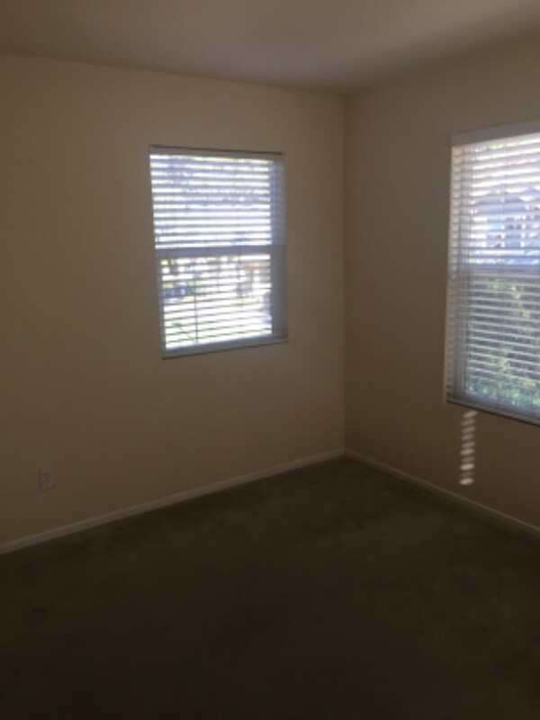 Building Photo - 33 Metro Ln