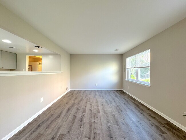 Building Photo - Charming Lorton Rental with Modern Amenities