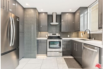 Building Photo - 10747 Wilshire Blvd