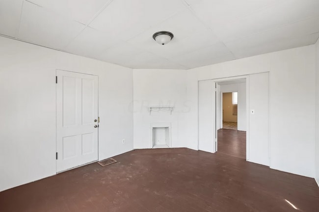 Building Photo - Marion - Triplex
