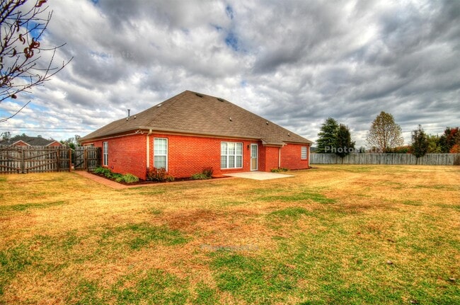 Foto del edificio - 176 Timber Oak Rd