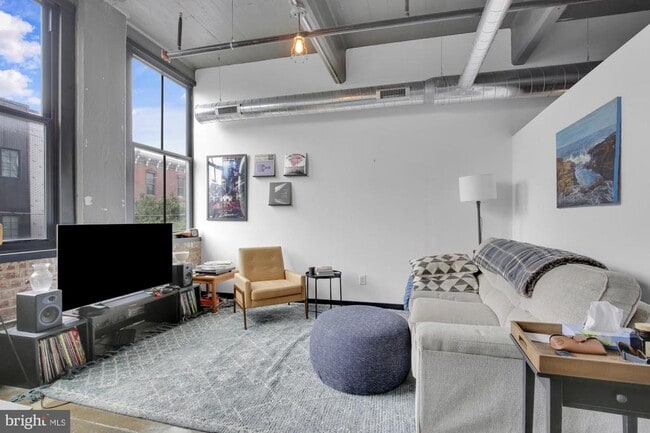 Building Photo - 1701 Tulip St