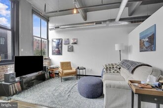 Building Photo - 1701 Tulip St