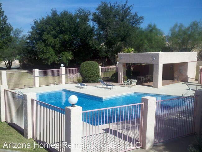 Foto del edificio - 2 br, 2 bath House - 619 South Kacee Ave