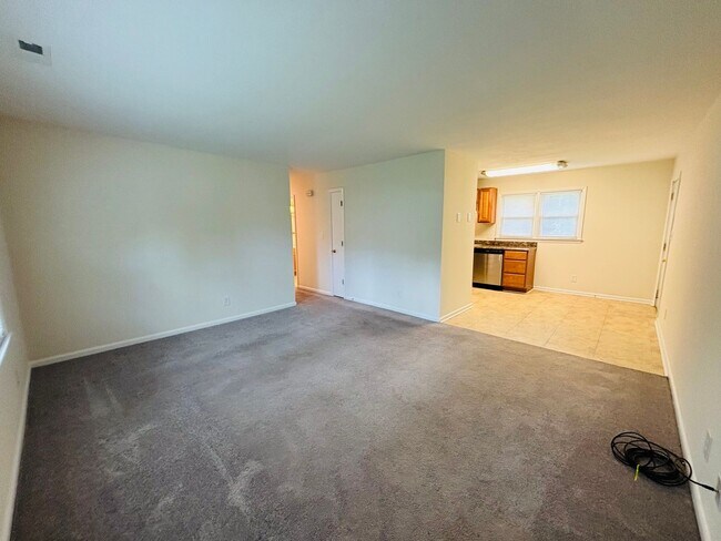 Foto del edificio - 3 Bedroom, 2 Bath Duplex