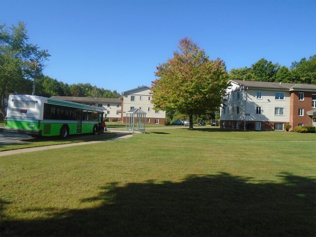 Building Photo - 11 Eastway Dr