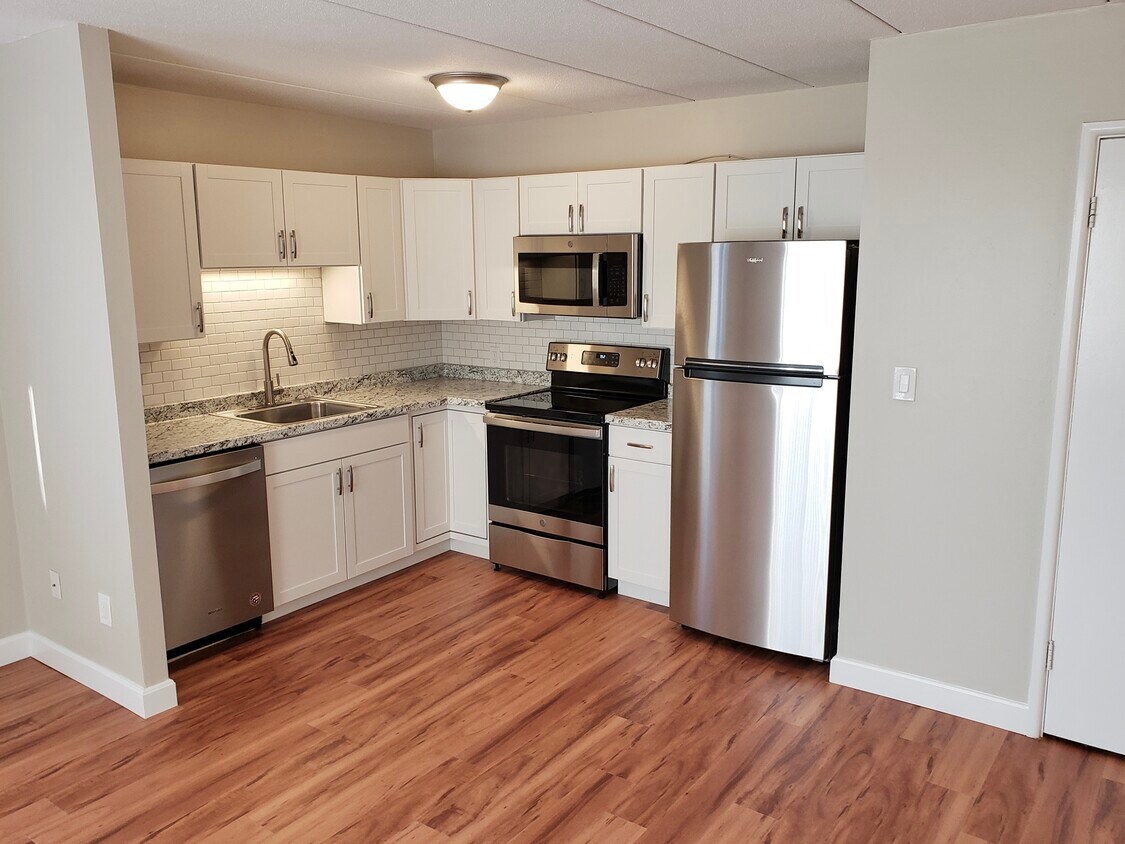 Kitchen - 10 Main St
