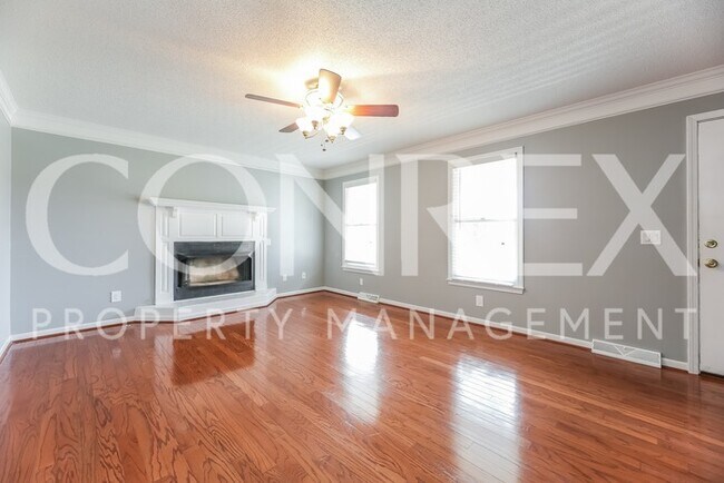 Building Photo - Beautiful 3 Bedroom with Backyard Deck!