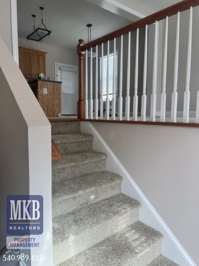 Building Photo - Spacious 3 Bedroom/ 2.5 Bath Home