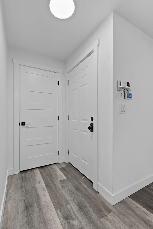 Building Photo - 2bd/1.75ba Redmond Condo