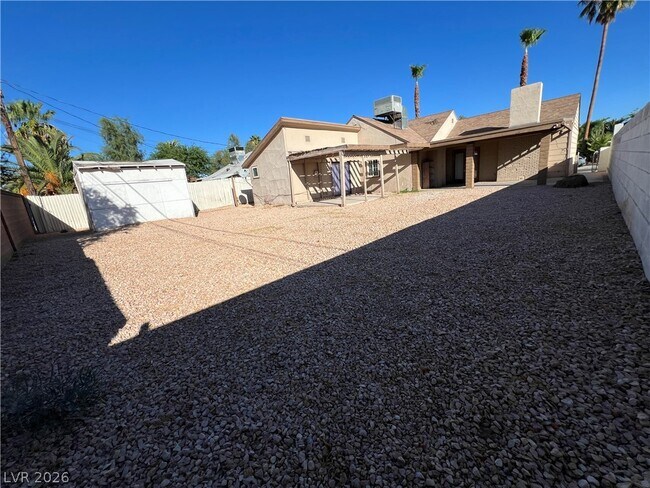 Building Photo - 1304 Wengert Ave