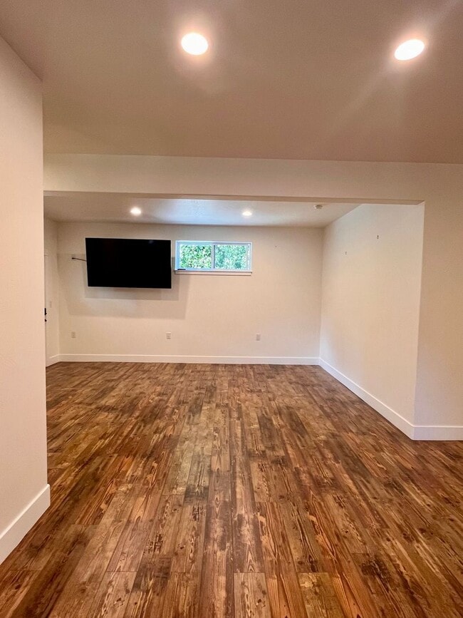 Building Photo - 1184 Rutherford Dr