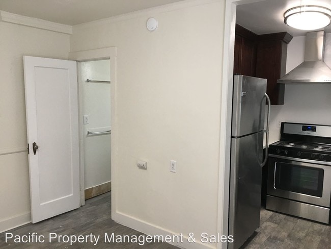 Building Photo - 4026 Iowa St