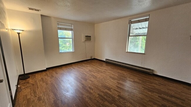 Building Photo - 449 21st St