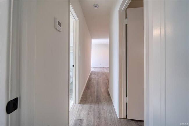 Building Photo - 926 Manhattan Beach Blvd