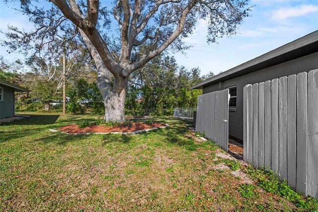 Building Photo - 272 Malvern Dr