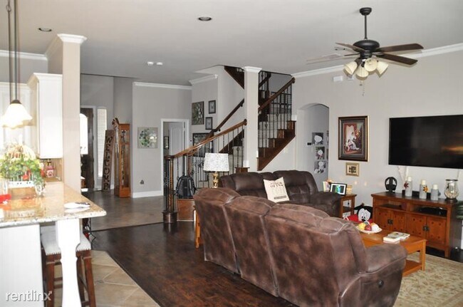 Building Photo - 4 br, 2.5 bath House - 1136 Glendon Dr UNIT