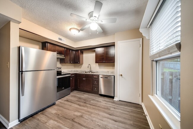 Foto del edificio - 219 Edgewood Dr