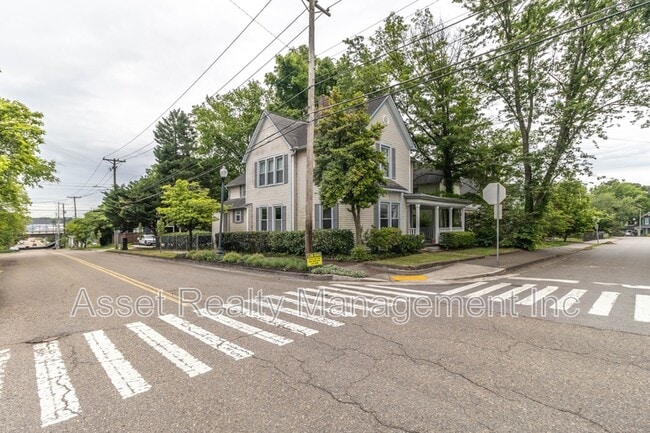 Building Photo - 820 Luttrell St