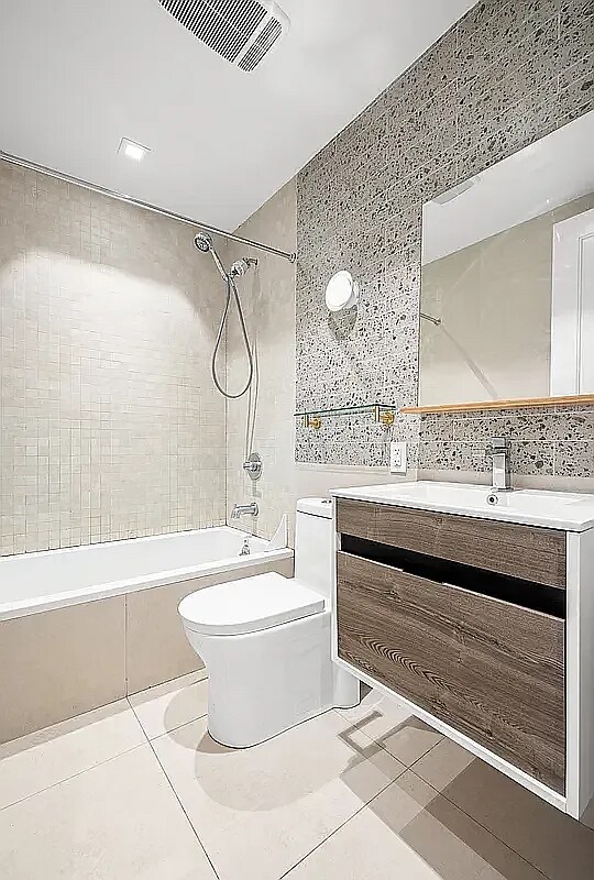 Foto del edificio - 223 E 96th St