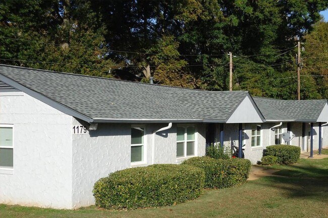 Building Photo - 1191 Oakland Ln SW