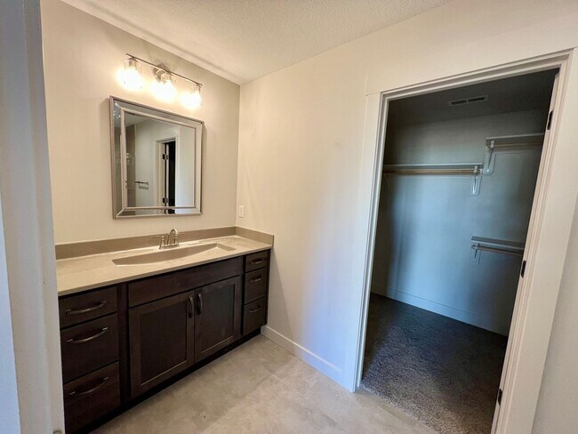 Foto del edificio - Brand New 3 Bed 2 Bath Home in Irvine Acres
