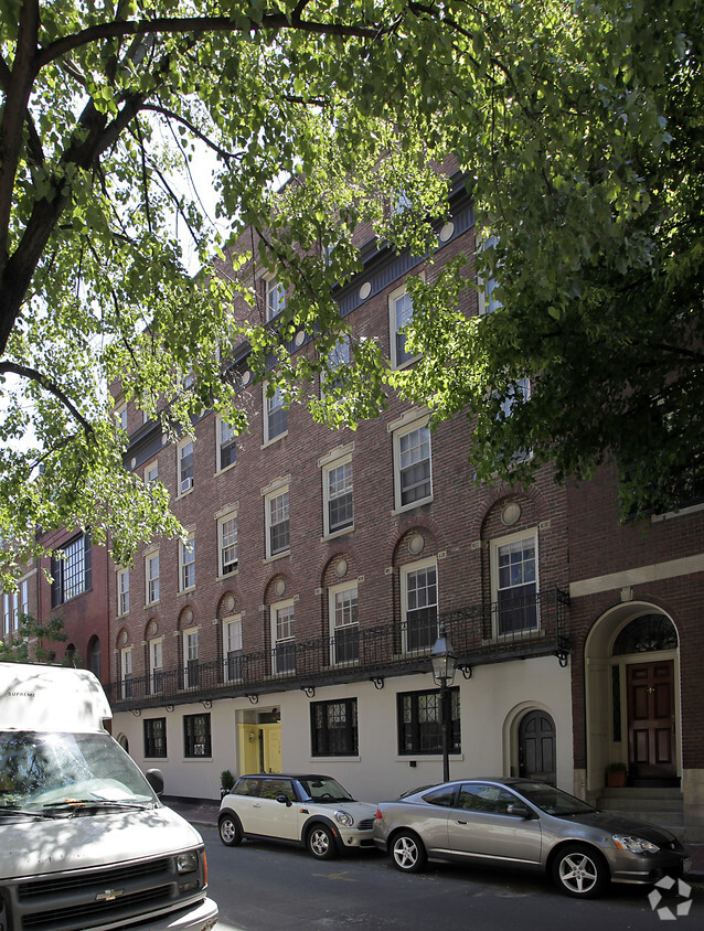 Building Photo - 128 Chestnut St