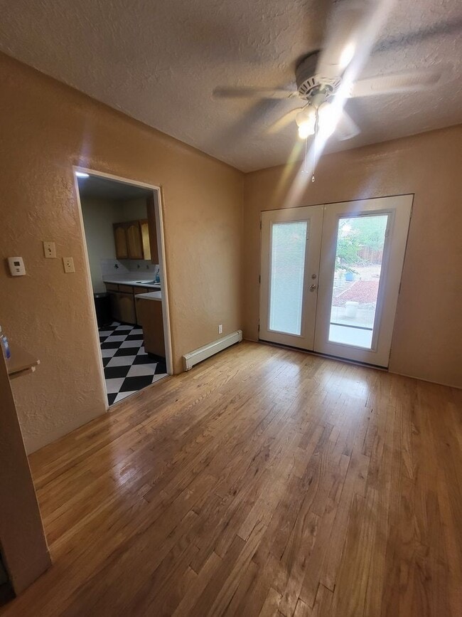 Building Photo - Adorable Nob Hill  3 bedroom 2  bath