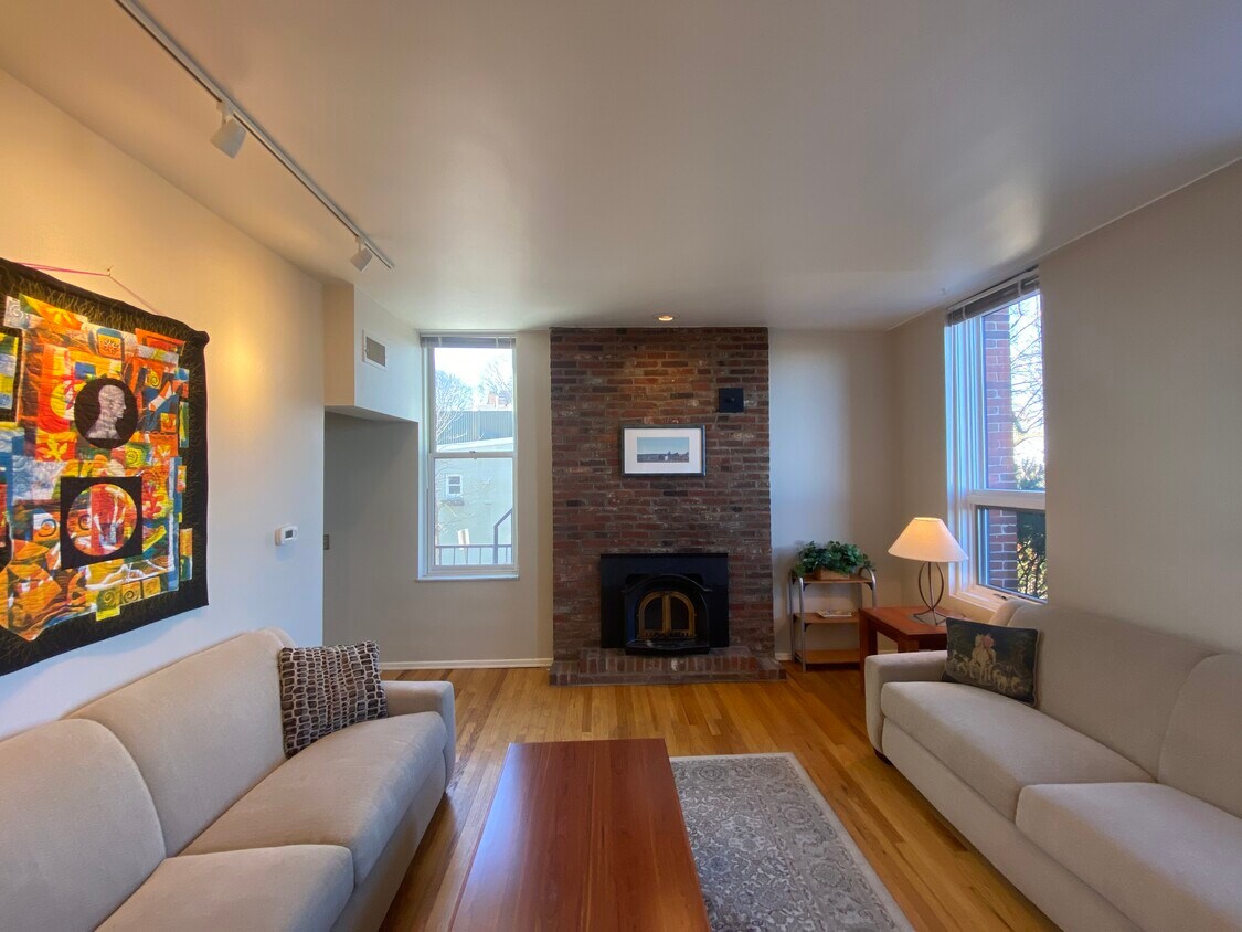 Primary Photo - 137 Grandview Ave